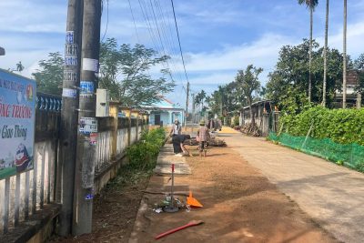 GIÁO VIÊN VÀ HỌC SINH TRƯỜNG TIỂU HỌC ĐỨC HIỆP CHUNG TAY DỌN VỆ SINH TRƯỜNG LỚP ĐÓN XUÂN